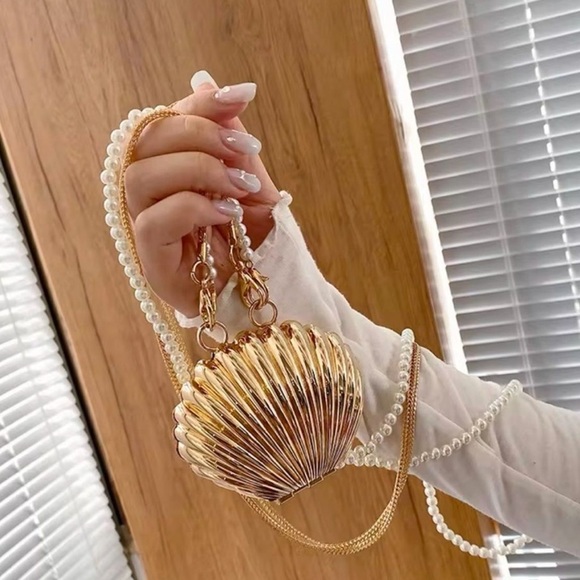 Mini Shell Lipstick Crossbody Bag-Chic and Unique